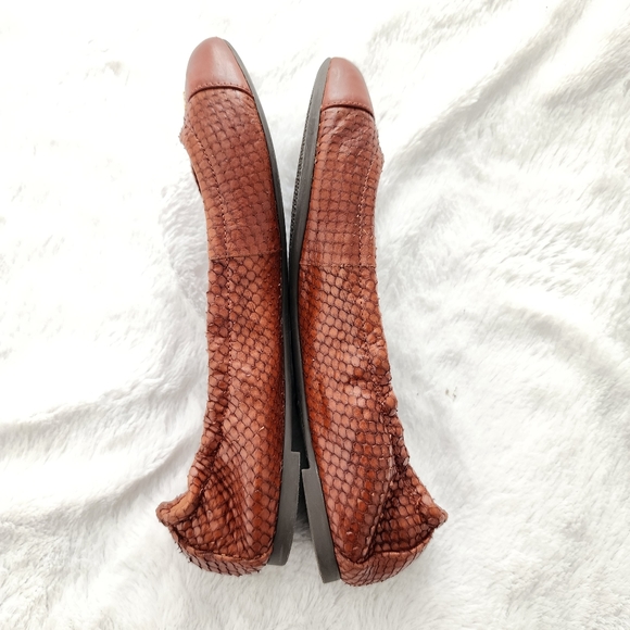 Tory Burch dark brown tan snakeskin leather ballet flat shoes size 6.5 - Picture 5 of 8